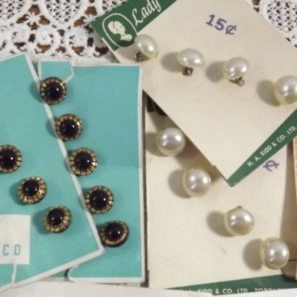 Assorted Buttons for Your Vintage Wardrobe - Picture 2 of 6